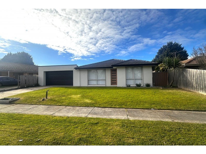 26 Josephine Avenue, Cranbourne North VIC 3977