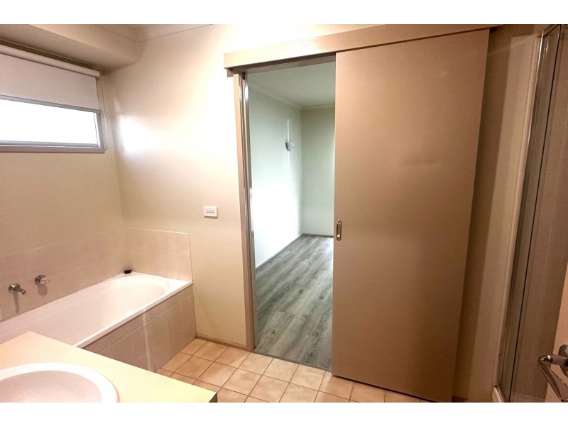 26 Josephine Avenue, Cranbourne North VIC 3977