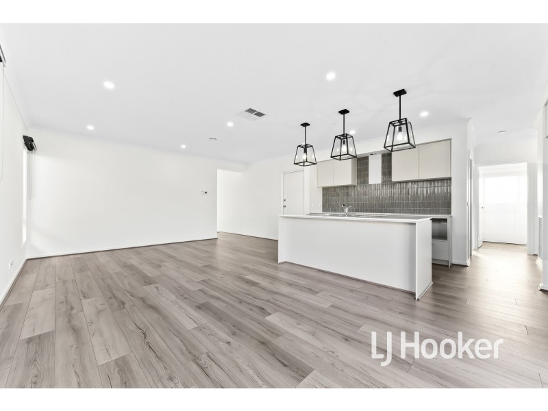 19 Thredbo Crescent, Clyde VIC 3978