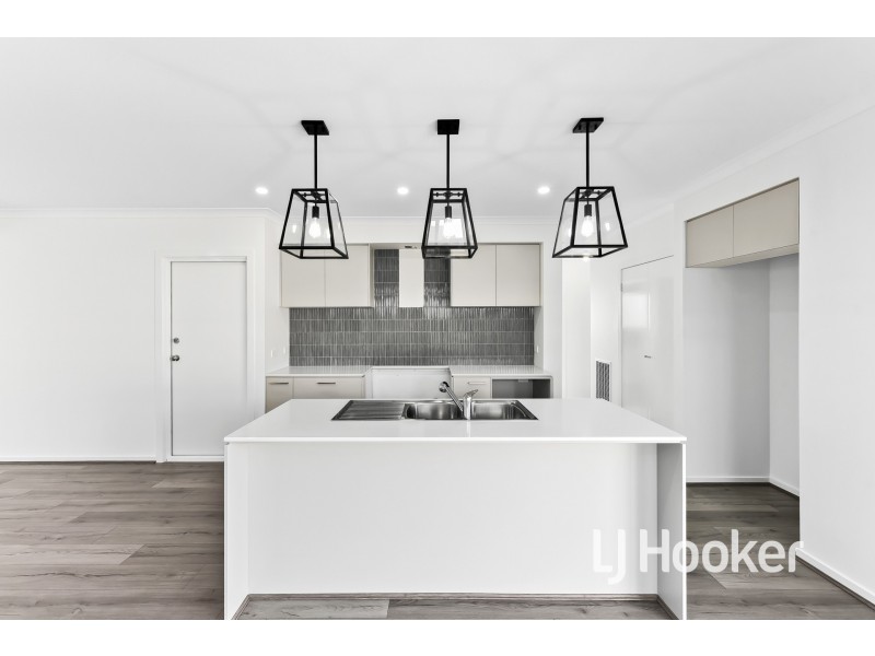 19 Thredbo Crescent, Clyde VIC 3978