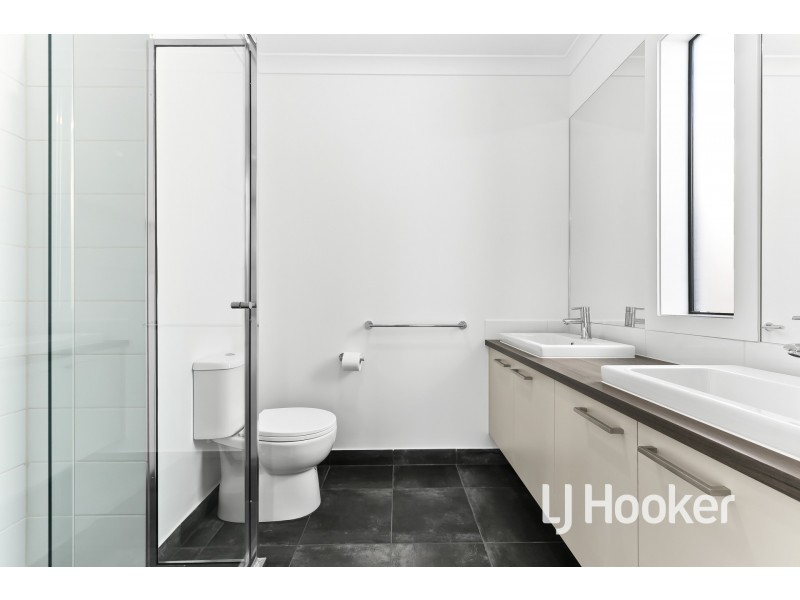 19 Thredbo Crescent, Clyde VIC 3978