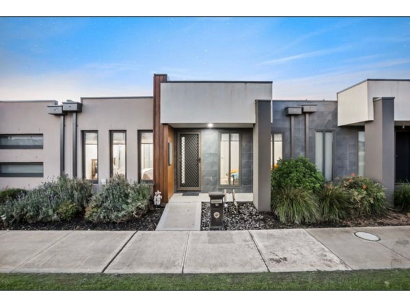 10 Kavanagh Lane, Clyde North VIC 3978