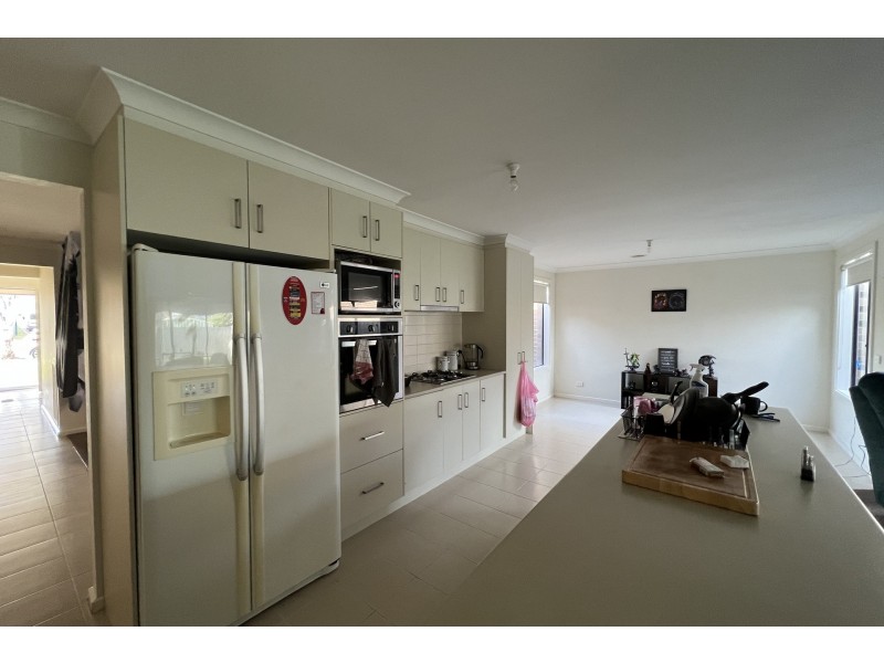 10 Tankard Drive, Cranbourne VIC 3977