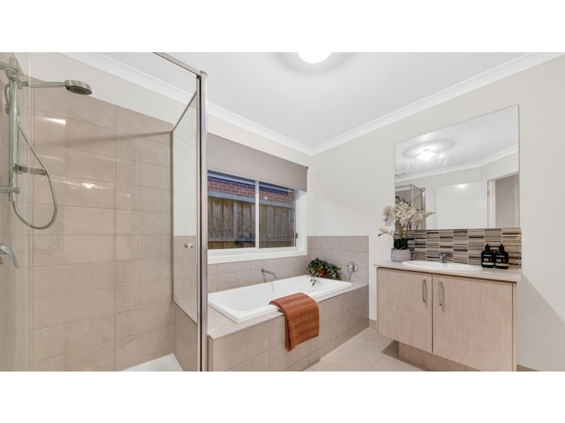 4 Anice Street, Cranbourne East VIC 3977
