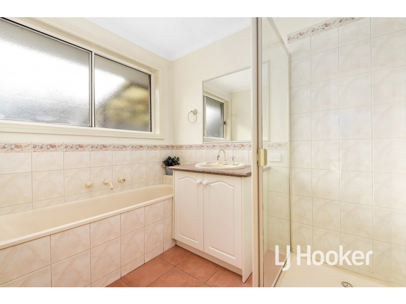 33 Jessica Drive, Hampton Park VIC 3976