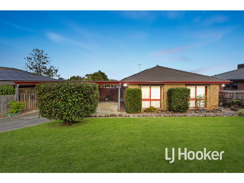 35 Oaktree Drive, Hampton Park VIC 3976