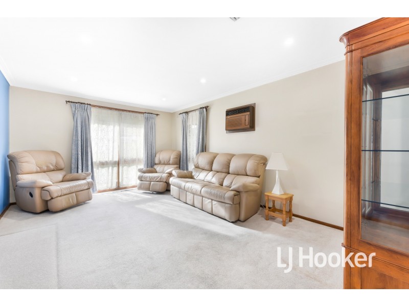 35 Oaktree Drive, Hampton Park VIC 3976