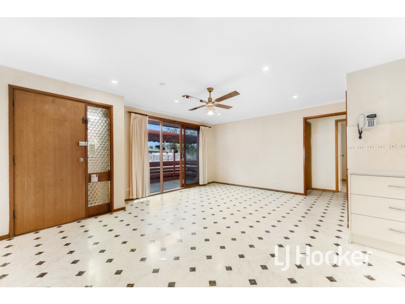 35 Oaktree Drive, Hampton Park VIC 3976