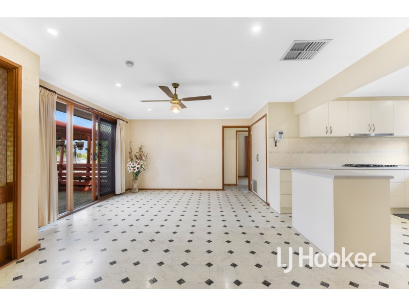 35 Oaktree Drive, Hampton Park VIC 3976