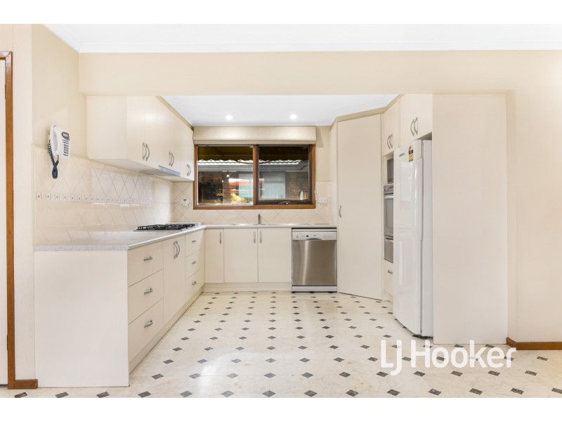 35 Oaktree Drive, Hampton Park VIC 3976