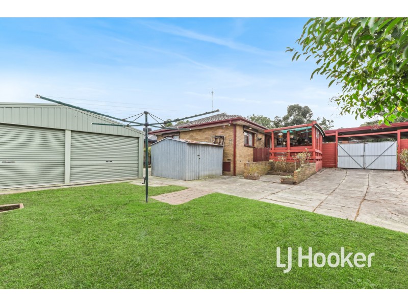 35 Oaktree Drive, Hampton Park VIC 3976