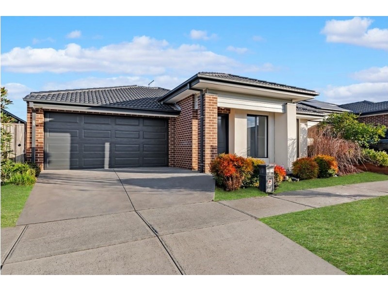 22 Carisbrooke Way, Clyde North VIC 3978