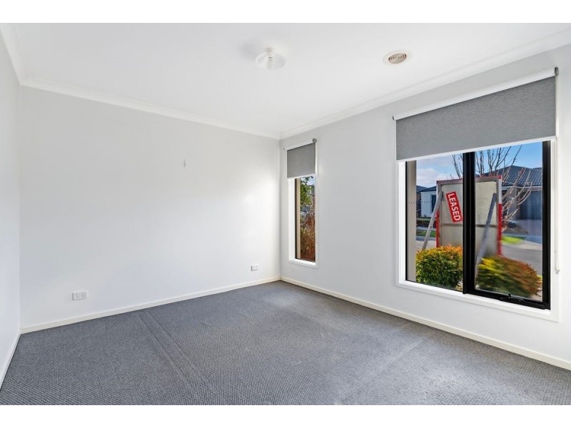 22 Carisbrooke Way, Clyde North VIC 3978