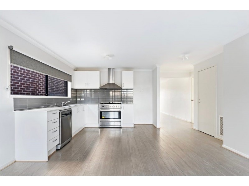 22 Carisbrooke Way, Clyde North VIC 3978