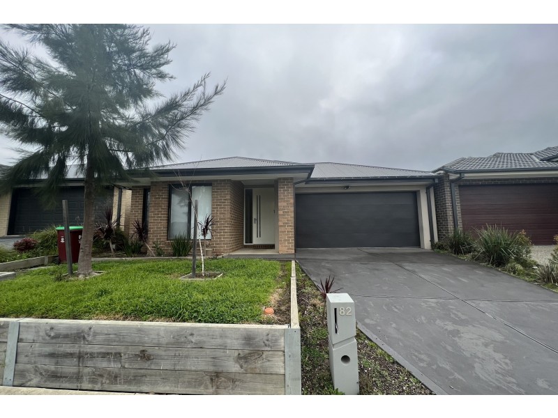 82 Yeungroon Boulevard, Clyde North VIC 3978