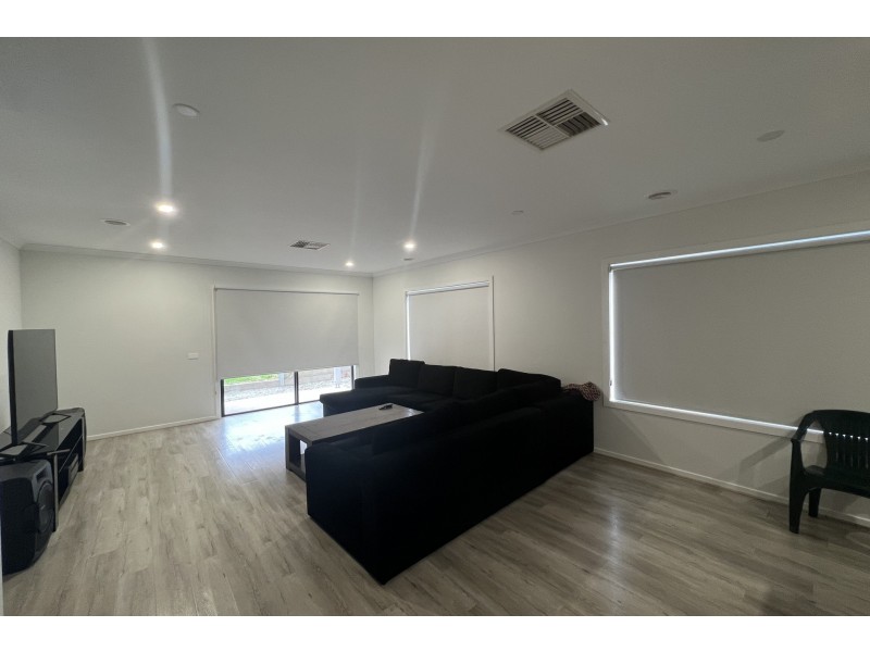 82 Yeungroon Boulevard, Clyde North VIC 3978