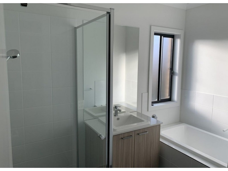 82 Yeungroon Boulevard, Clyde North VIC 3978