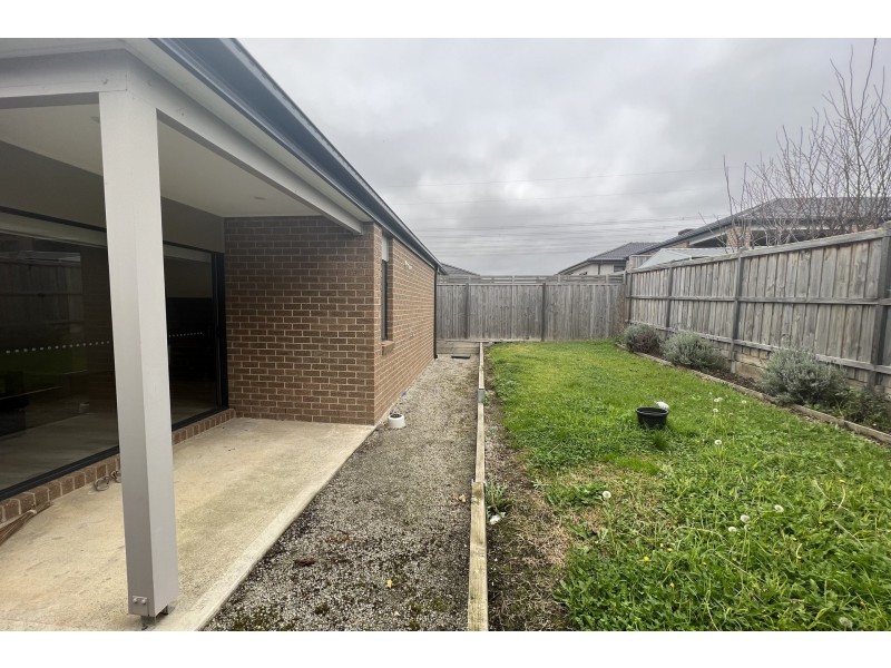 82 Yeungroon Boulevard, Clyde North VIC 3978