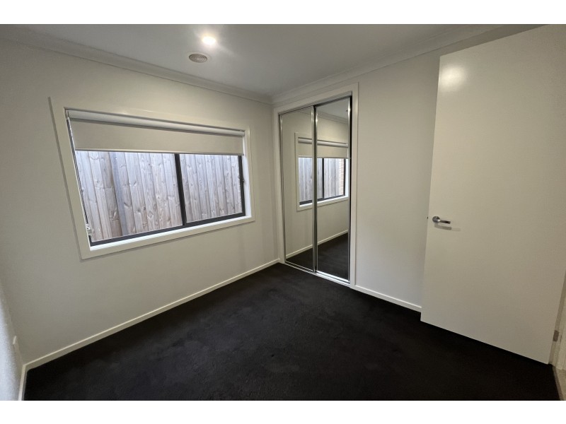 82 Yeungroon Boulevard, Clyde North VIC 3978