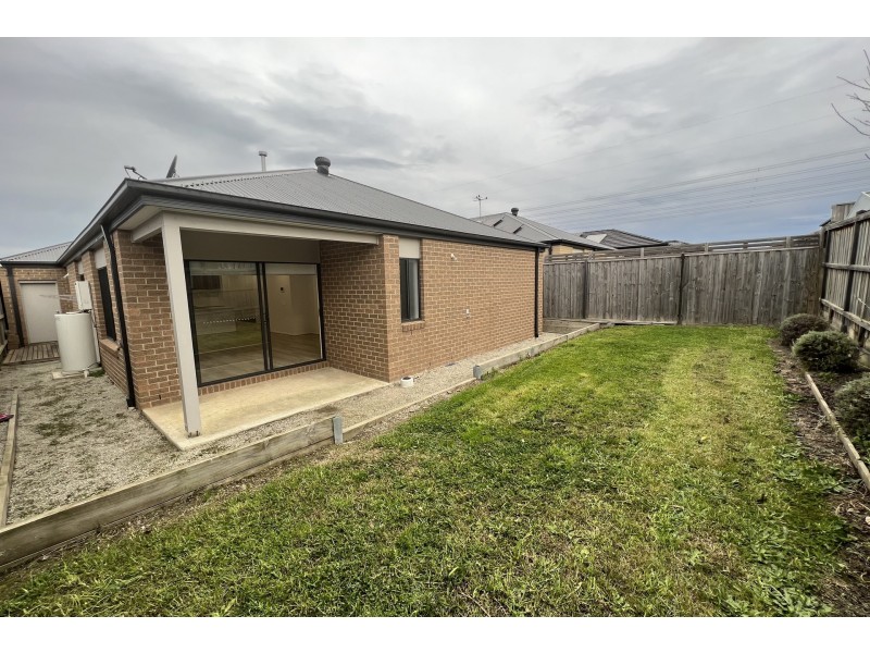 82 Yeungroon Boulevard, Clyde North VIC 3978