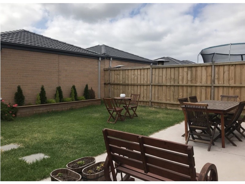 53 Harper Crescent, Cranbourne West VIC 3977