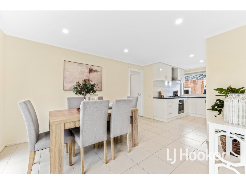 11 Strong Drive, Hampton Park VIC 3976