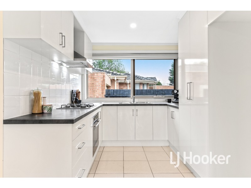 11 Strong Drive, Hampton Park VIC 3976