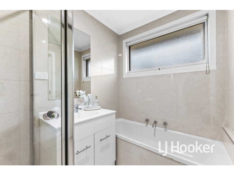 11 Strong Drive, Hampton Park VIC 3976