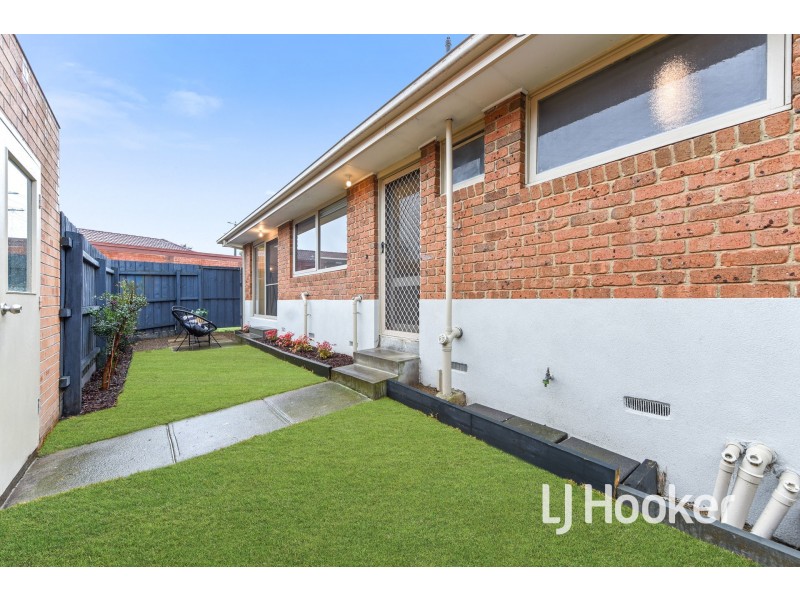 11 Strong Drive, Hampton Park VIC 3976