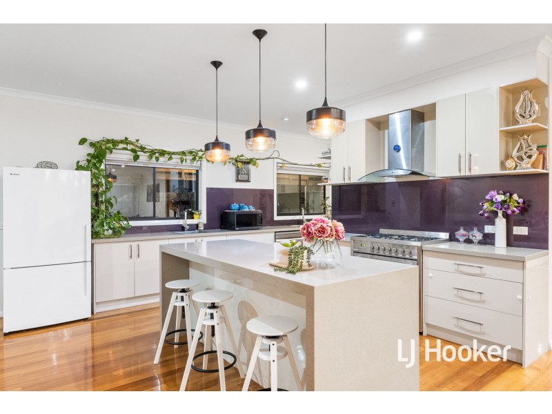7 Prescott Drive, Cranbourne North VIC 3977