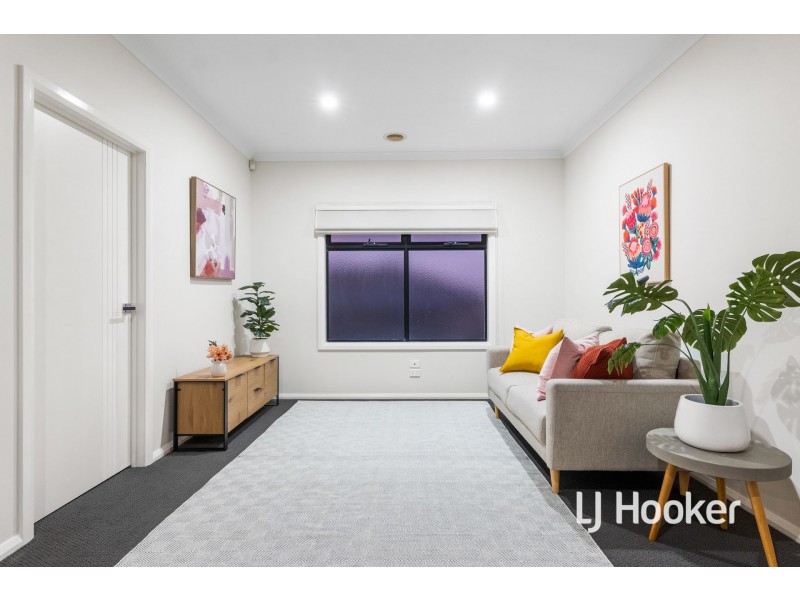 7 Prescott Drive, Cranbourne North VIC 3977