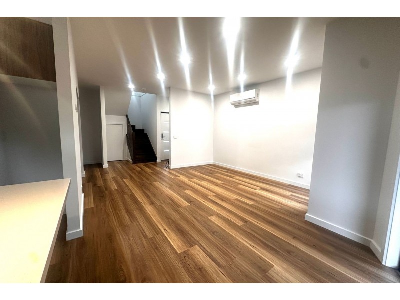 2/21 Hawking Avenue, Hampton Park VIC 3976