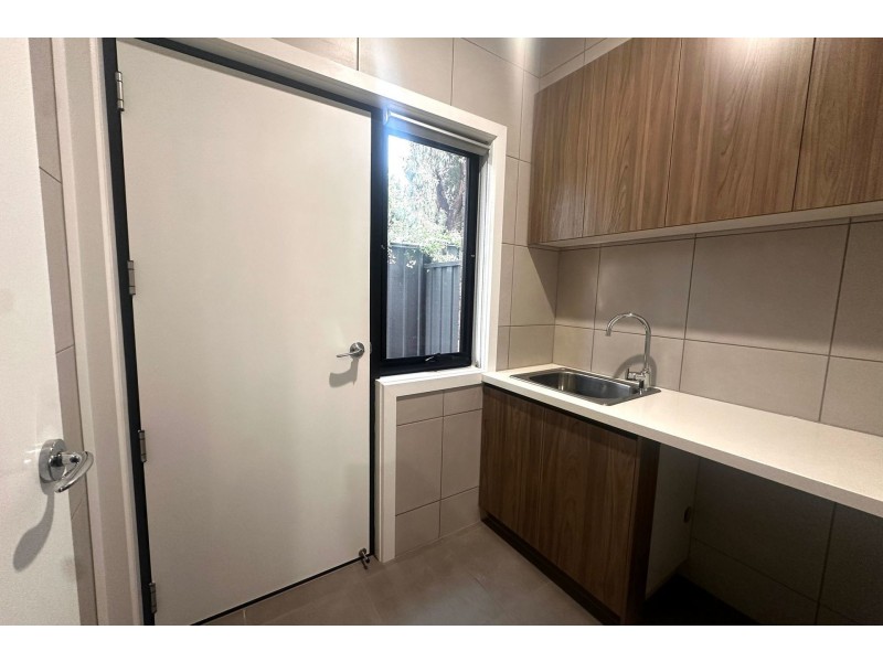 2/21 Hawking Avenue, Hampton Park VIC 3976