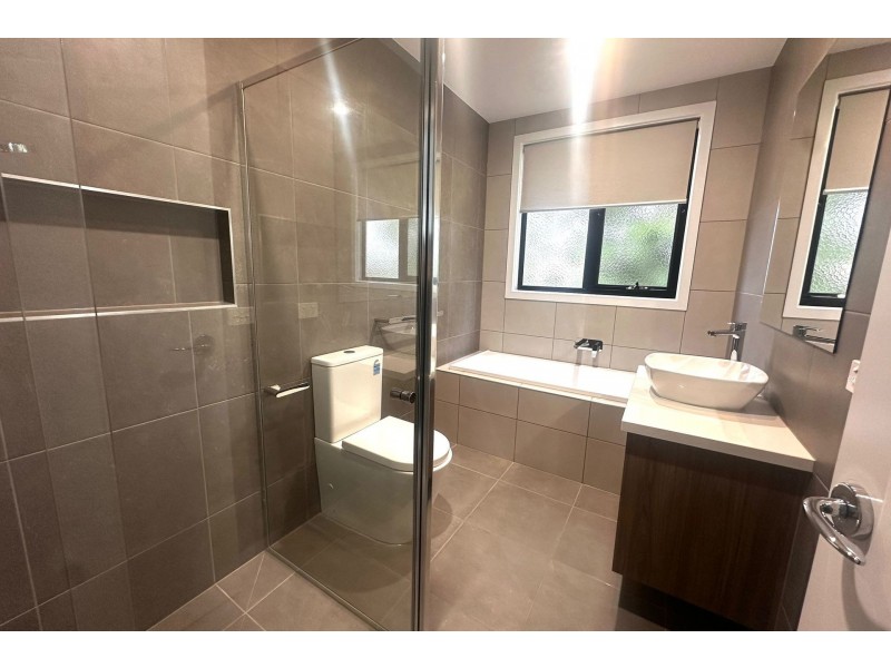 2/21 Hawking Avenue, Hampton Park VIC 3976