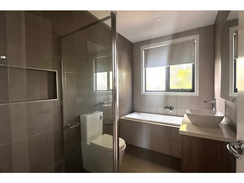 2/21 Hawking Avenue, Hampton Park VIC 3976