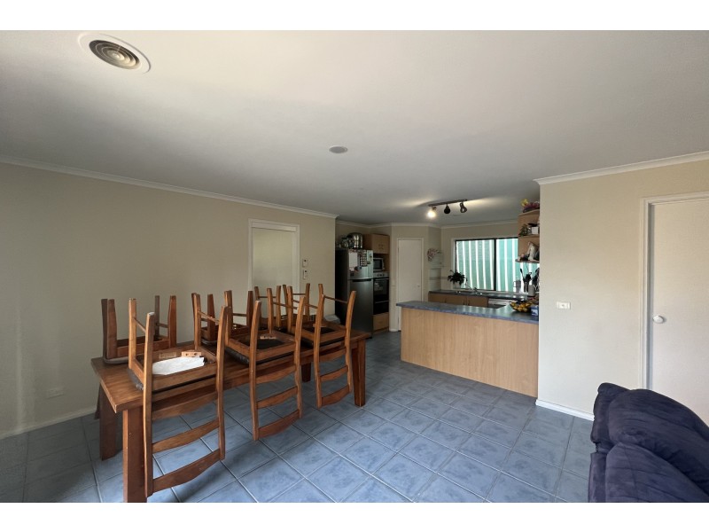 45 Masterton Place, Cranbourne East VIC 3977