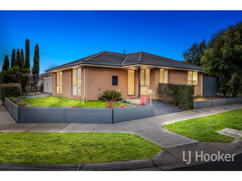 1/4 Providence Drive, Cranbourne West VIC 3977