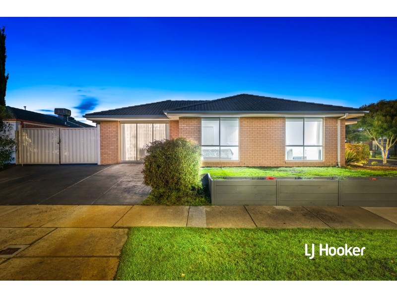 1/4 Providence Drive, Cranbourne West VIC 3977