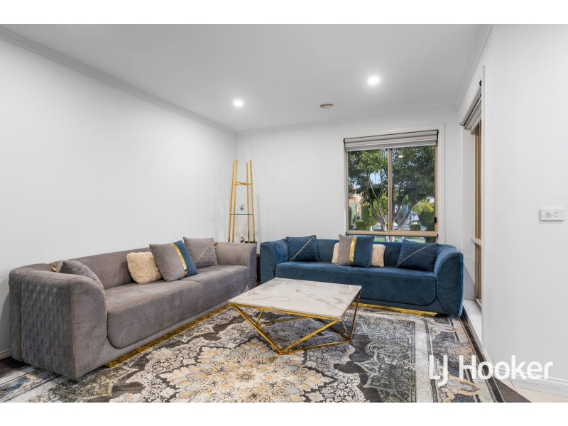 1/4 Providence Drive, Cranbourne West VIC 3977