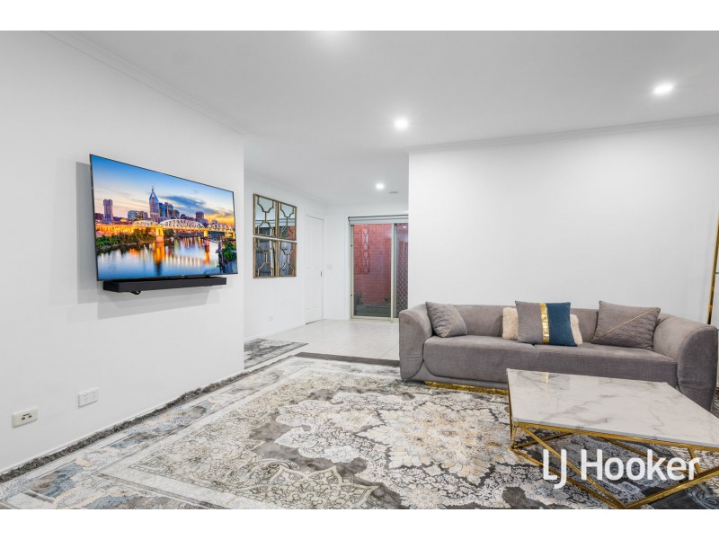 1/4 Providence Drive, Cranbourne West VIC 3977