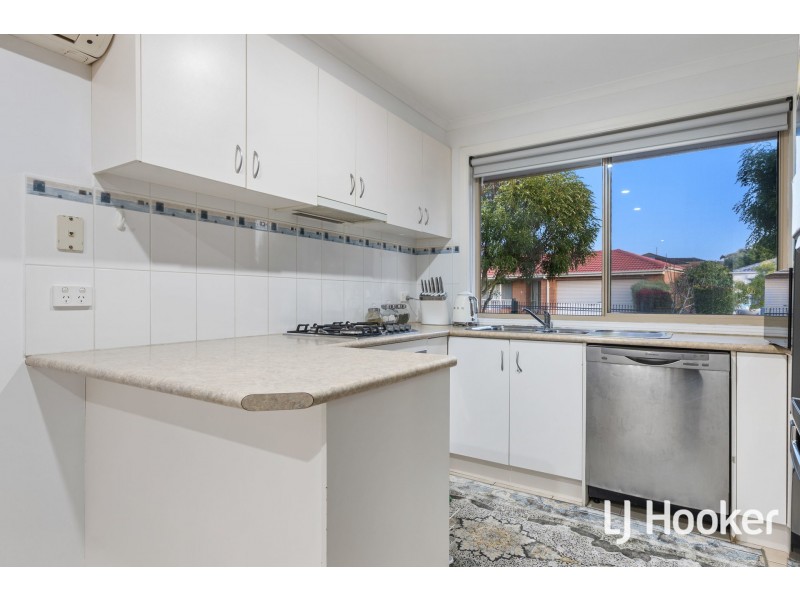 1/4 Providence Drive, Cranbourne West VIC 3977