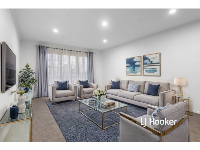 1/4 Providence Drive, Cranbourne West VIC 3977