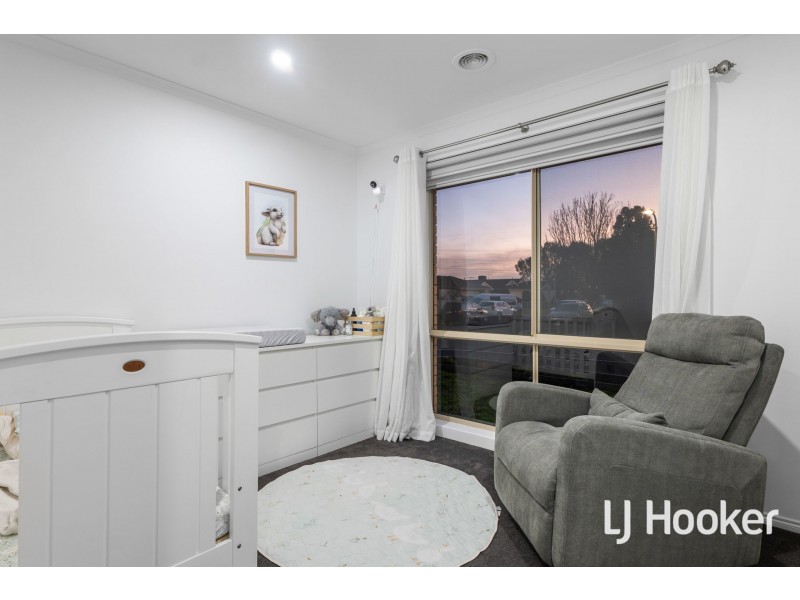 1/4 Providence Drive, Cranbourne West VIC 3977