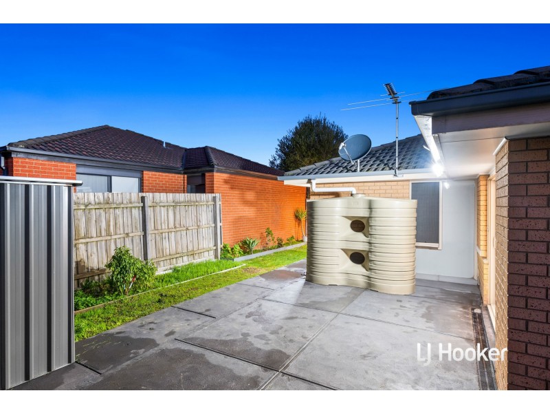 1/4 Providence Drive, Cranbourne West VIC 3977