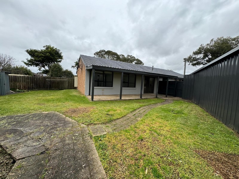 13 Robinson Crescent, Hampton Park VIC 3976