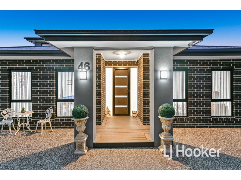 46 Meyer Crescent, Clyde North VIC 3978