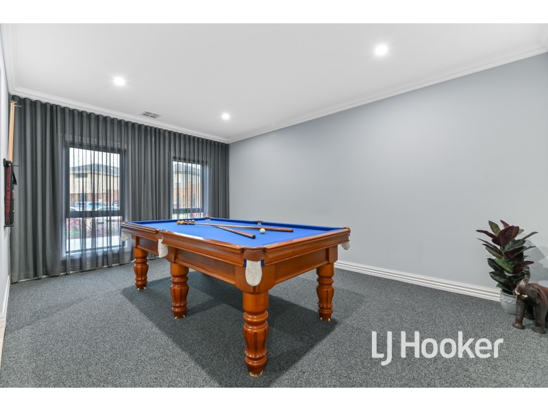 46 Meyer Crescent, Clyde North VIC 3978