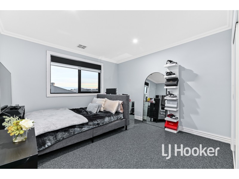 46 Meyer Crescent, Clyde North VIC 3978