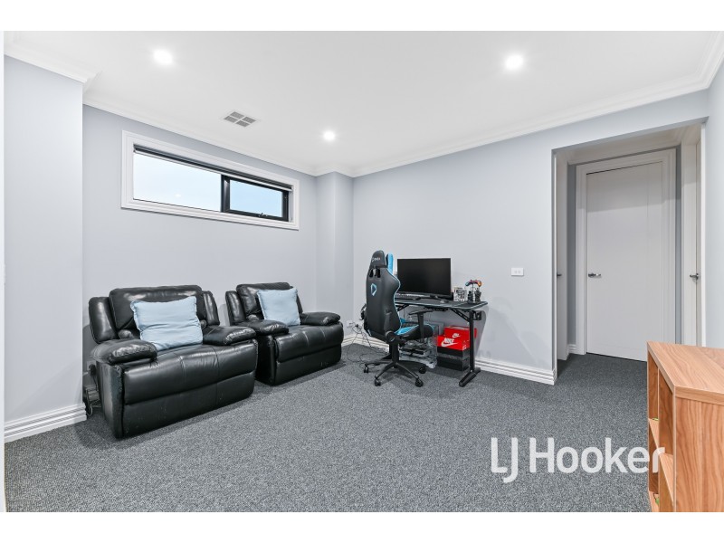 46 Meyer Crescent, Clyde North VIC 3978