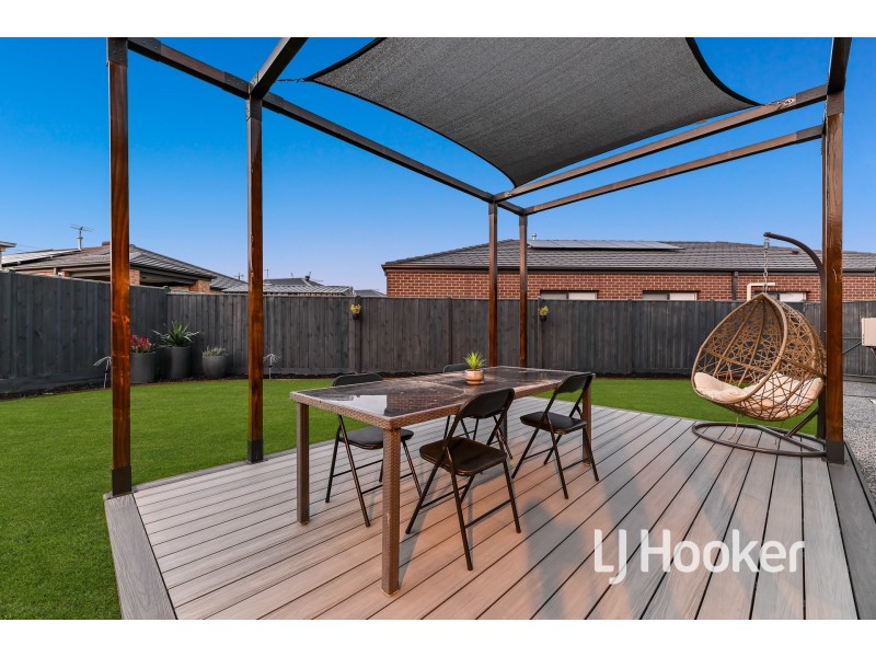 46 Meyer Crescent, Clyde North VIC 3978